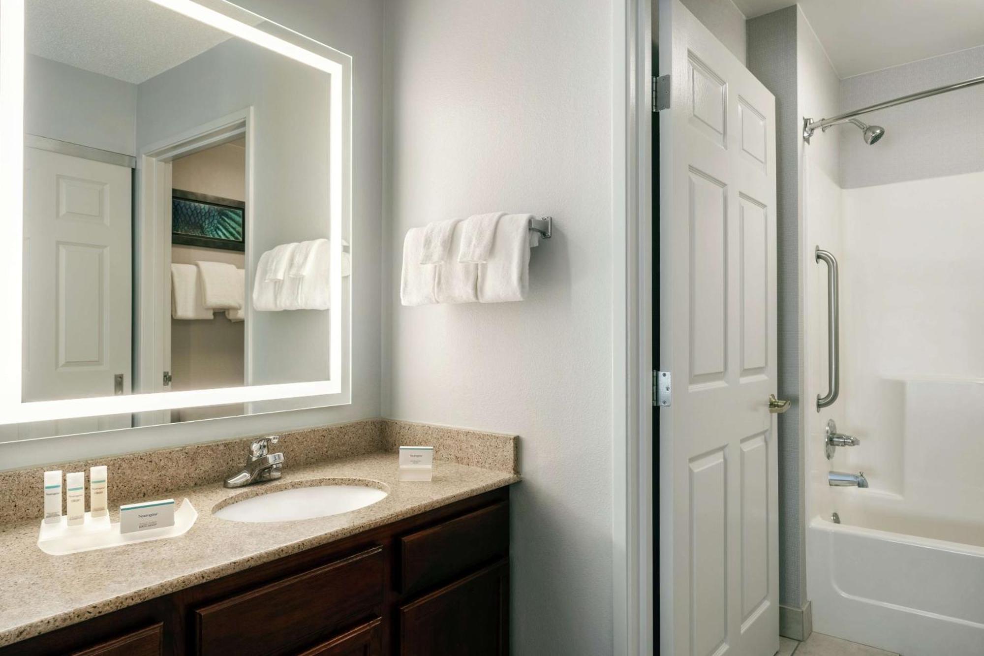 Homewood Suites By Hilton Erie Kearsarge Exteriör bild