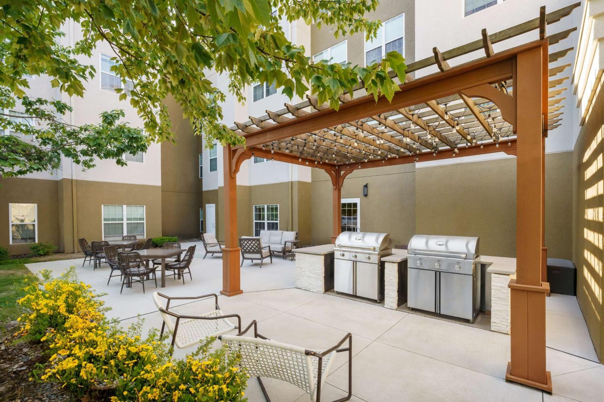 Homewood Suites By Hilton Erie Kearsarge Exteriör bild